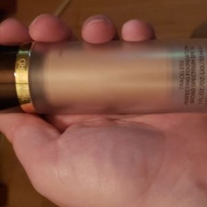 Tom traceless foundation 1.5 cream